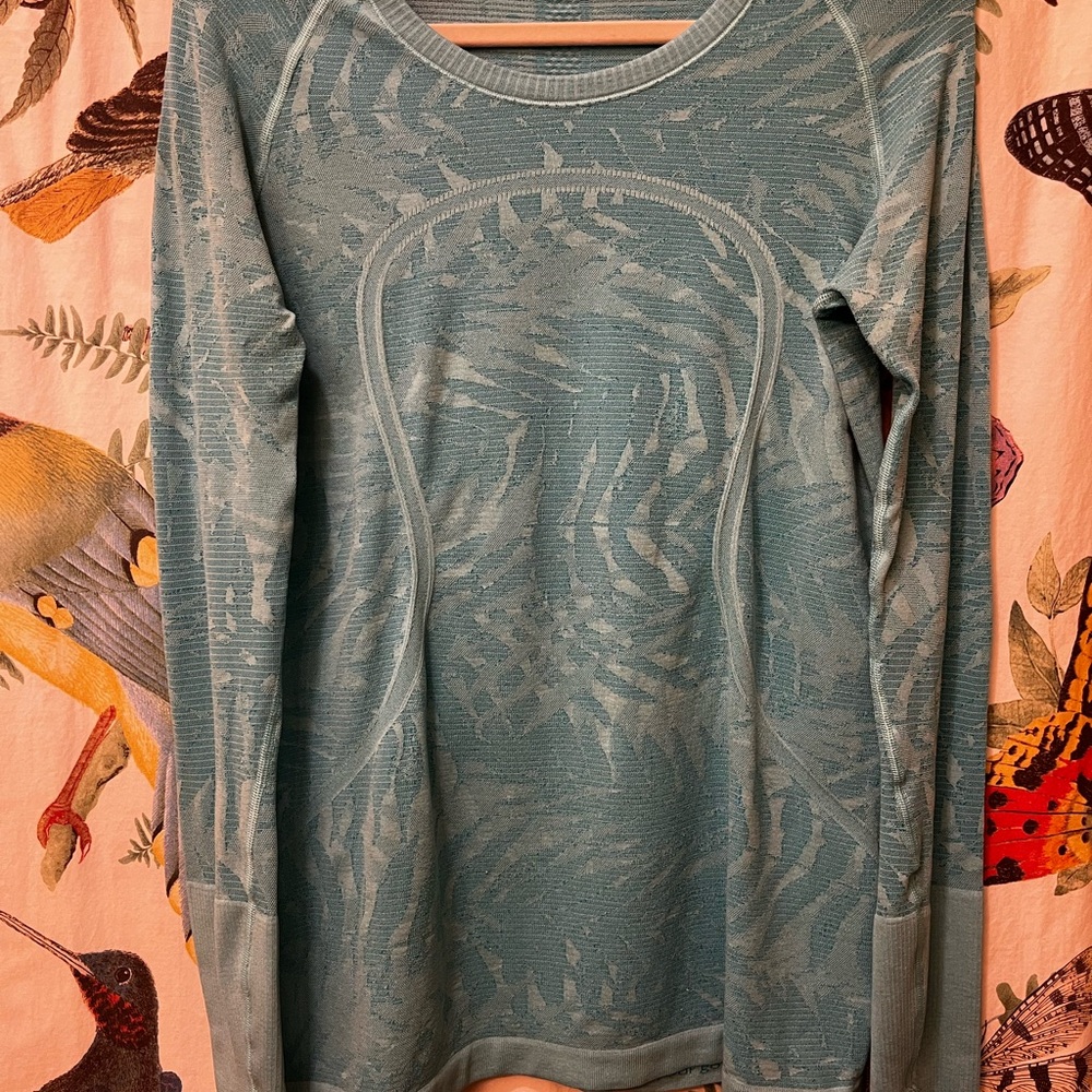 lululemon athletica Aqua Palm Patterned Long Sleeve Swiftly Tech Top Size 12